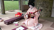 Hachiko playing shamisen